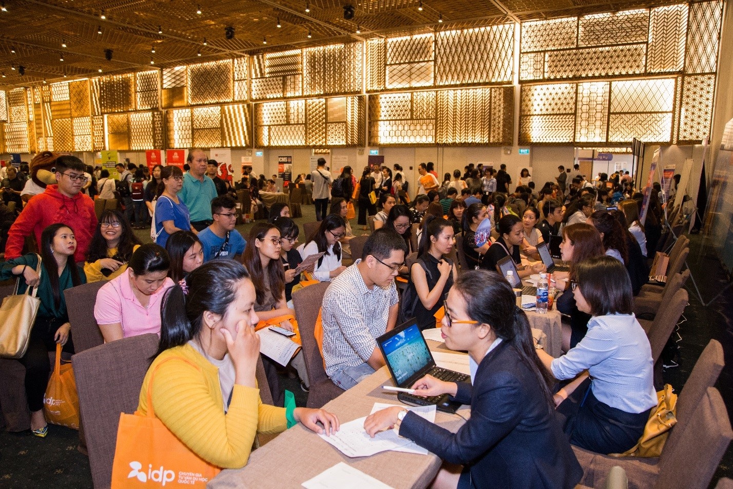 4 ly do ban khong nen bo qua ngay hoi du hoc cac nuoc cua IDP hinh anh