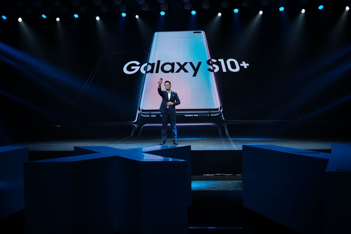 Truc tiep su kien ra mat Samsung Galaxy S10 tai Viet Nam hinh anh