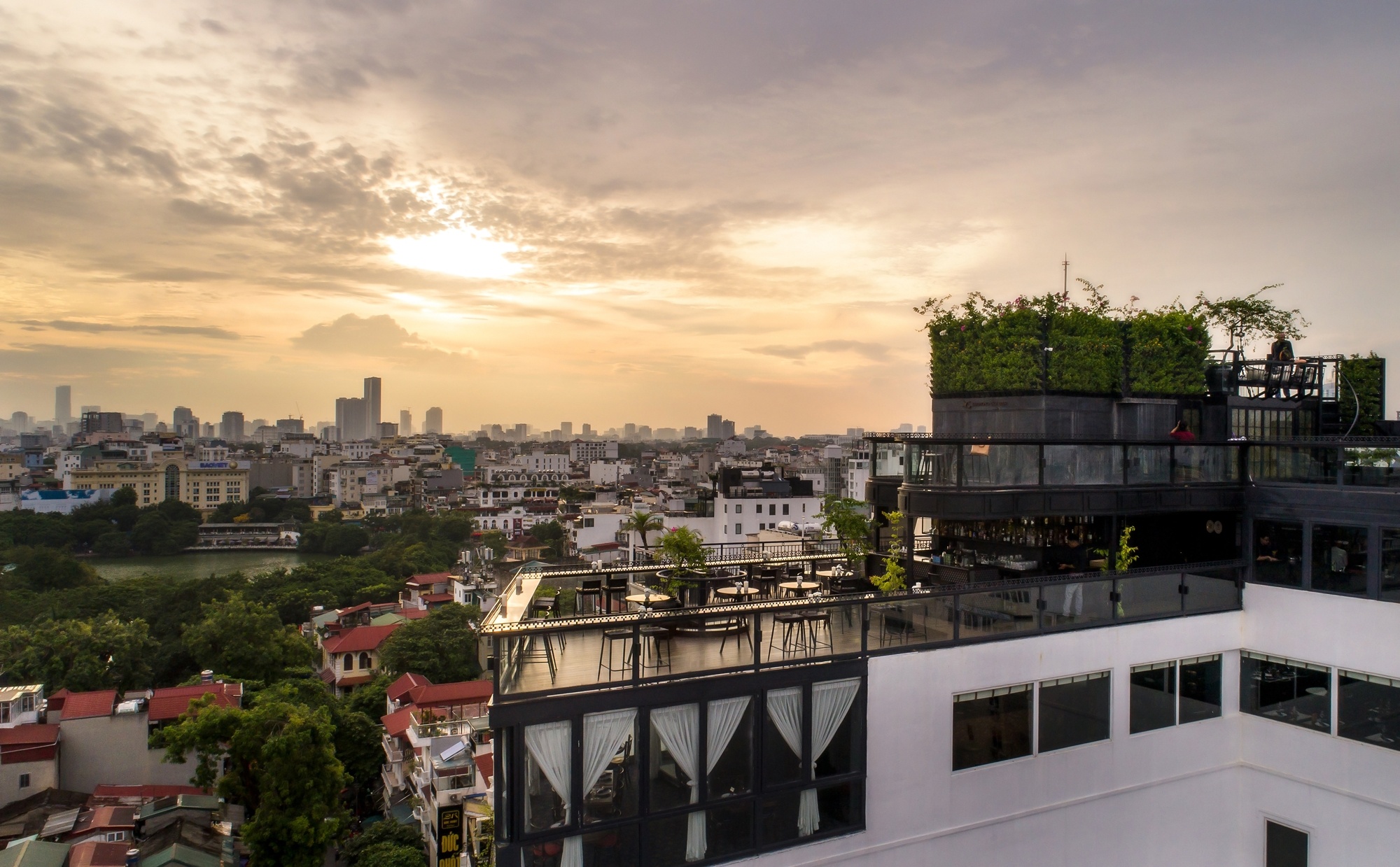 Diamond Sky Bar anh 7