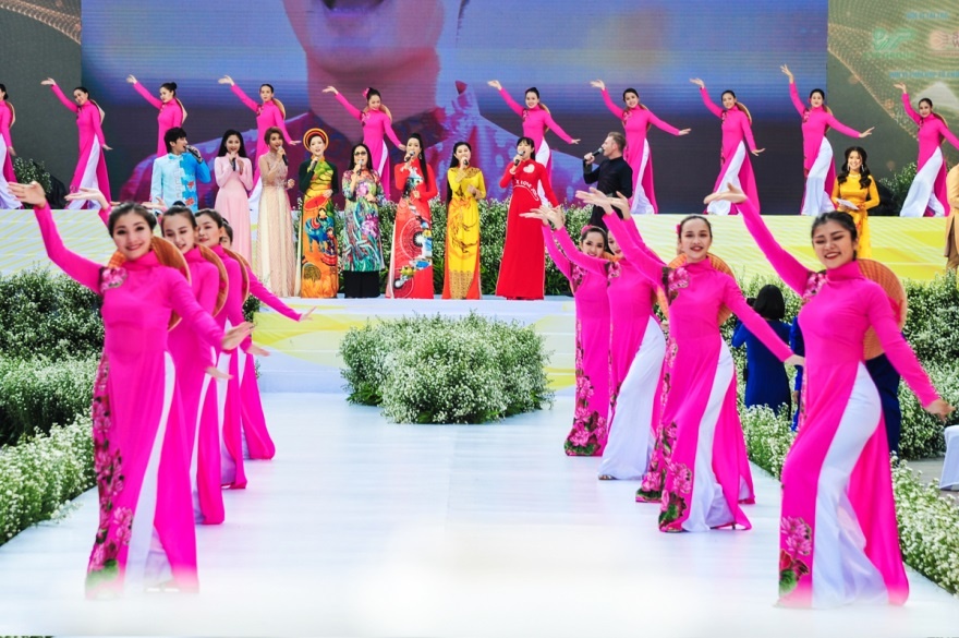 Lễ hội Áo dài 2019, Duyên dáng áo dài 2019 ảnh 4 Le hoi Ao dai 2019, Duyen dang ao dai 2019 anh 4