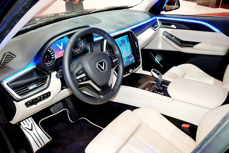VinFast trình làng SUV Lux động cơ V8,  Geneva Moto ảnh 5 VinFast trinh lang SUV Lux dong co V8,  Geneva Moto anh 5