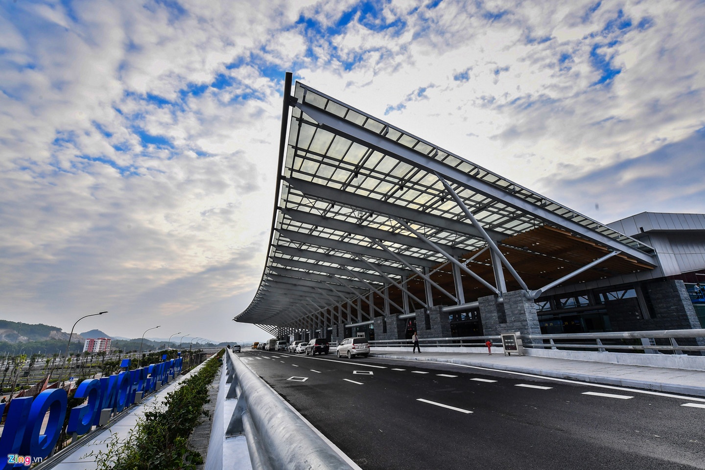 Video San bay Van Don - mot diem den, van hanh trinh hinh anh