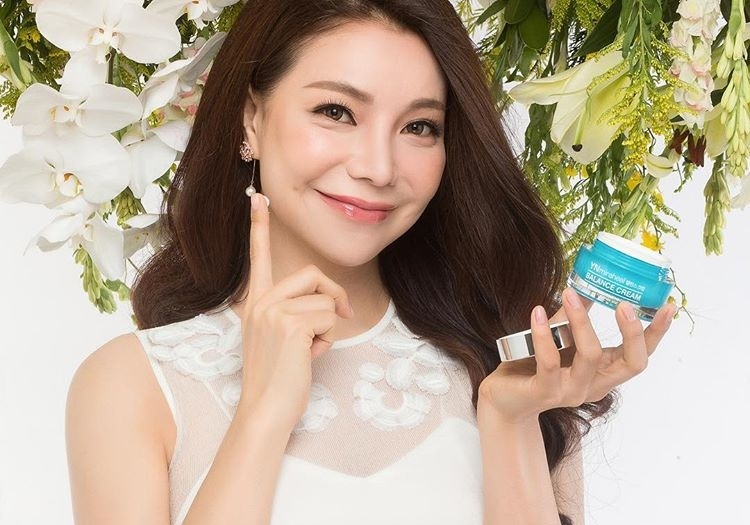 Tra Ngoc Hang gioi thieu thuong hieu duoc my pham YN Miraheal tai VN hinh anh