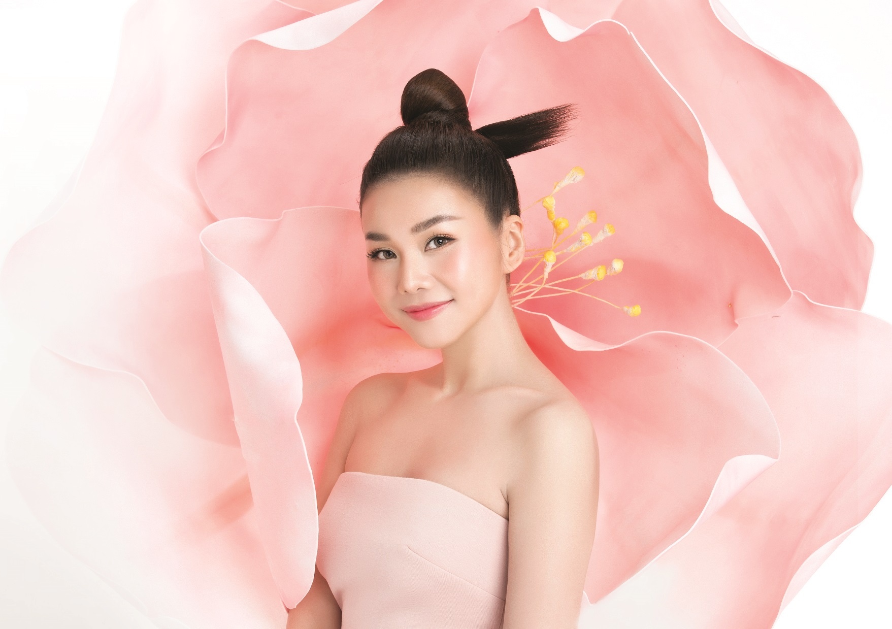 Thanh Hang tro thanh dai su cua hang my pham Nhat hinh anh