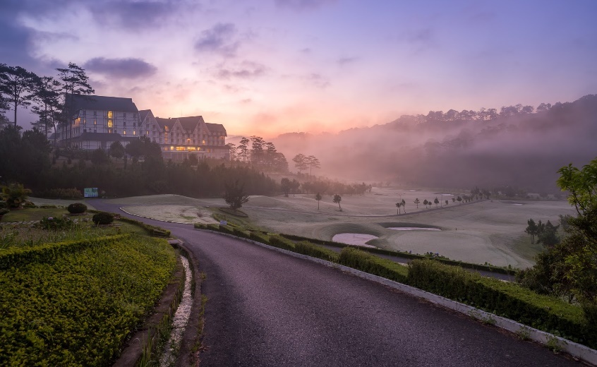 Kham pha toa lau dai co tich chau Au giua long Da Lat hinh anh