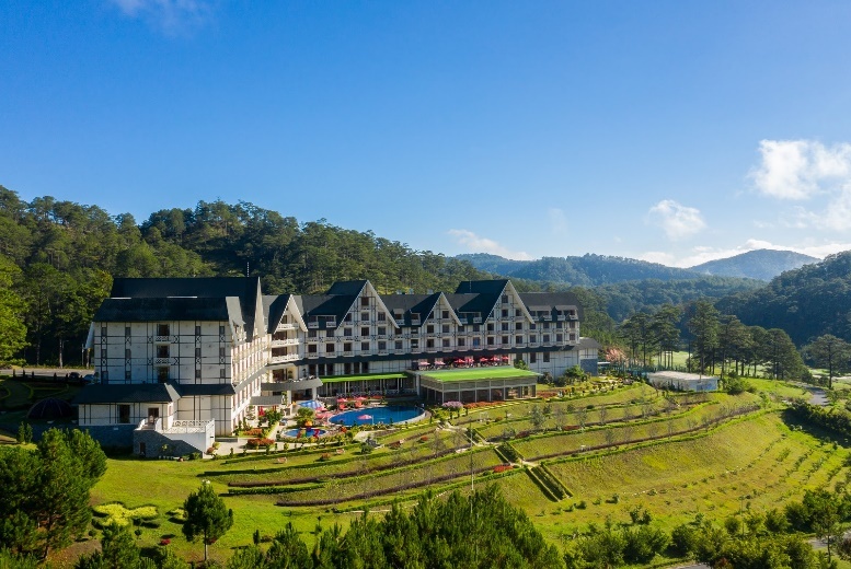 Swiss belresort Tuyen Lam,  Da Lat,  lau dai anh 2