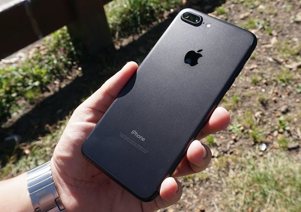 Co hoi mua iPhone 7 Plus, iPhone 6S giam toi 1,6 trieu dong tai Ha Noi hinh anh