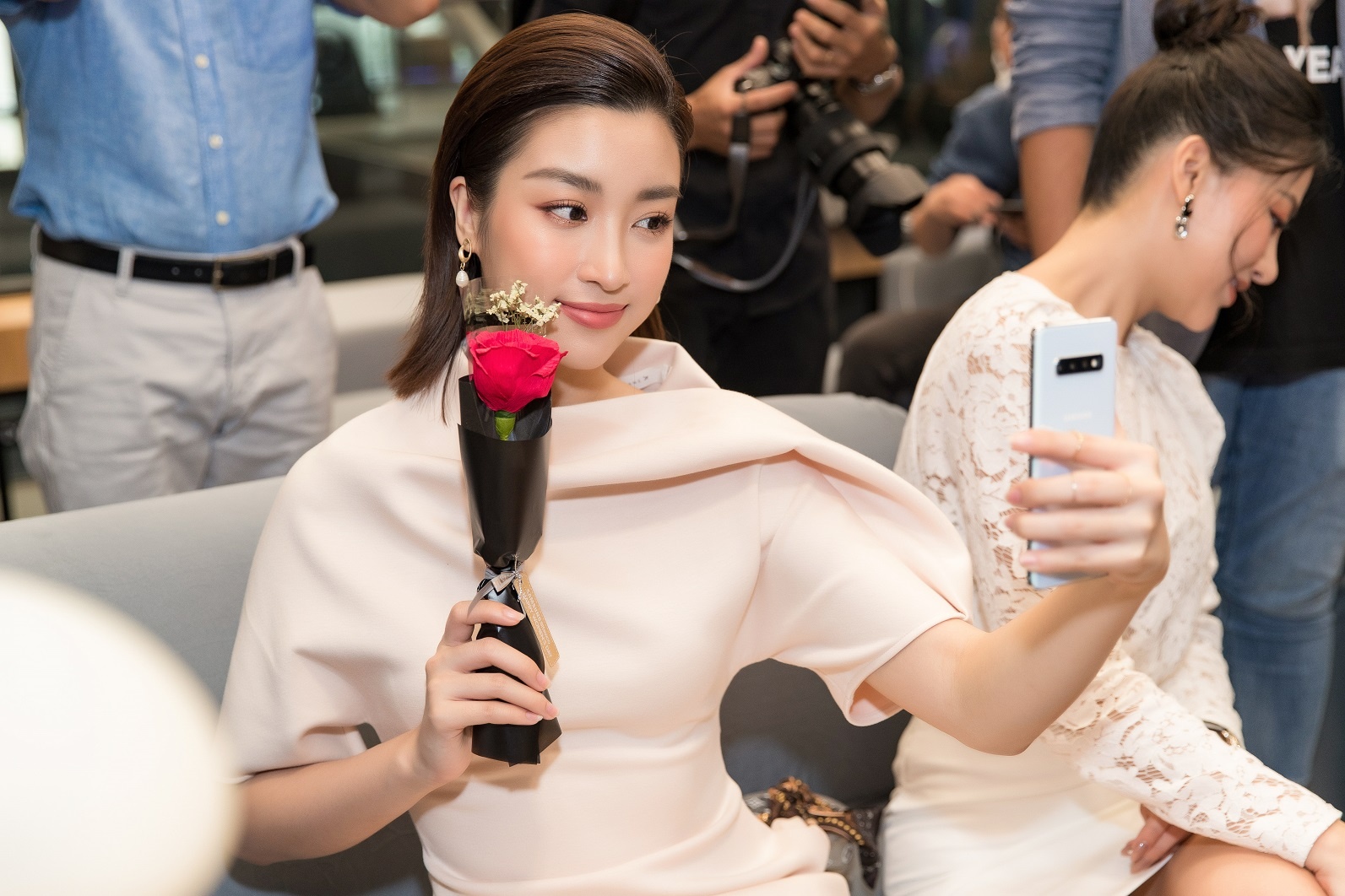 Samsung Galaxy S10 anh 4