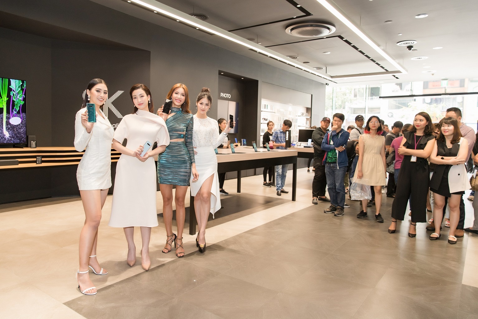 Samsung Galaxy S10 anh 1