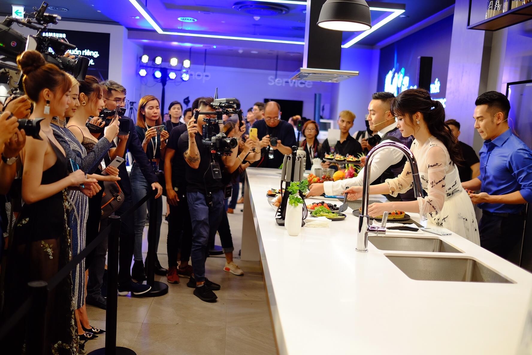 Samsung Showcase anh 1