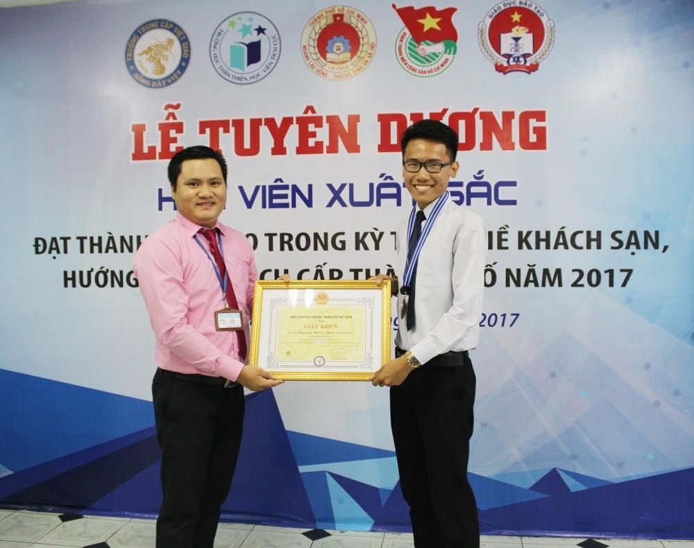 trung cap Viet Giao anh 1