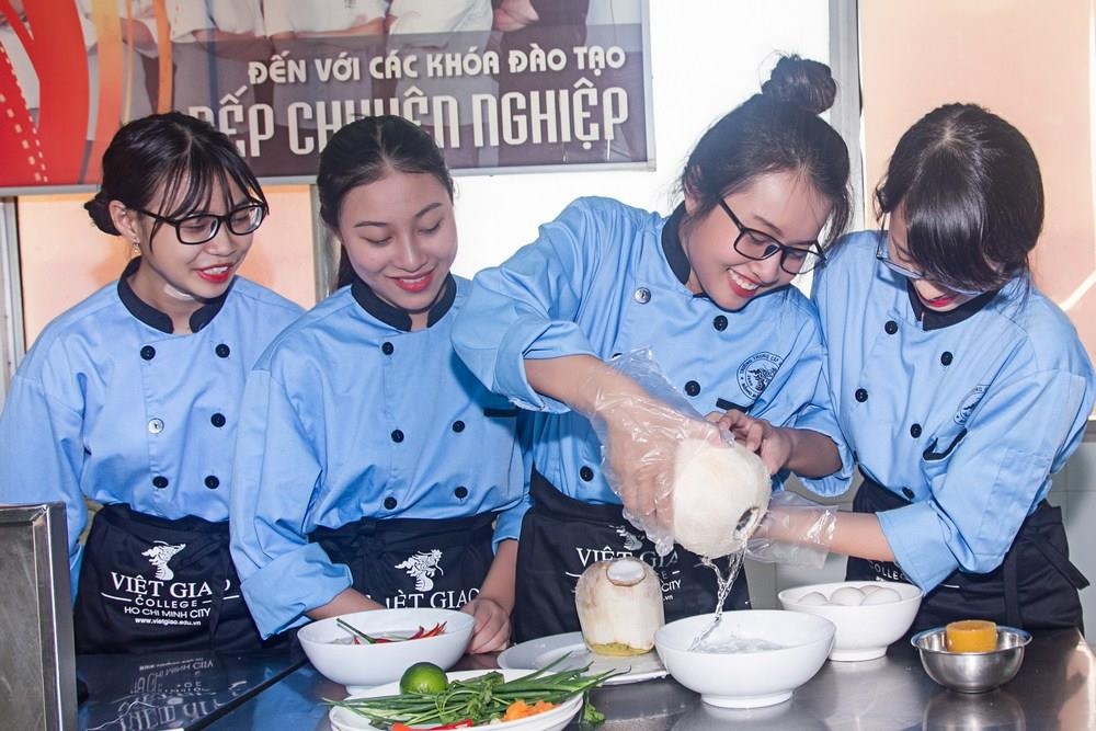 trung cap Viet Giao anh 2