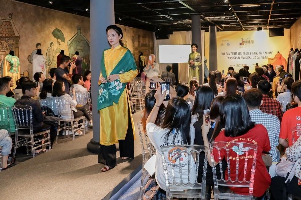 Lễ hội áo dài TP.HCM ảnh 5 Le hoi ao dai TP.HCM anh 5