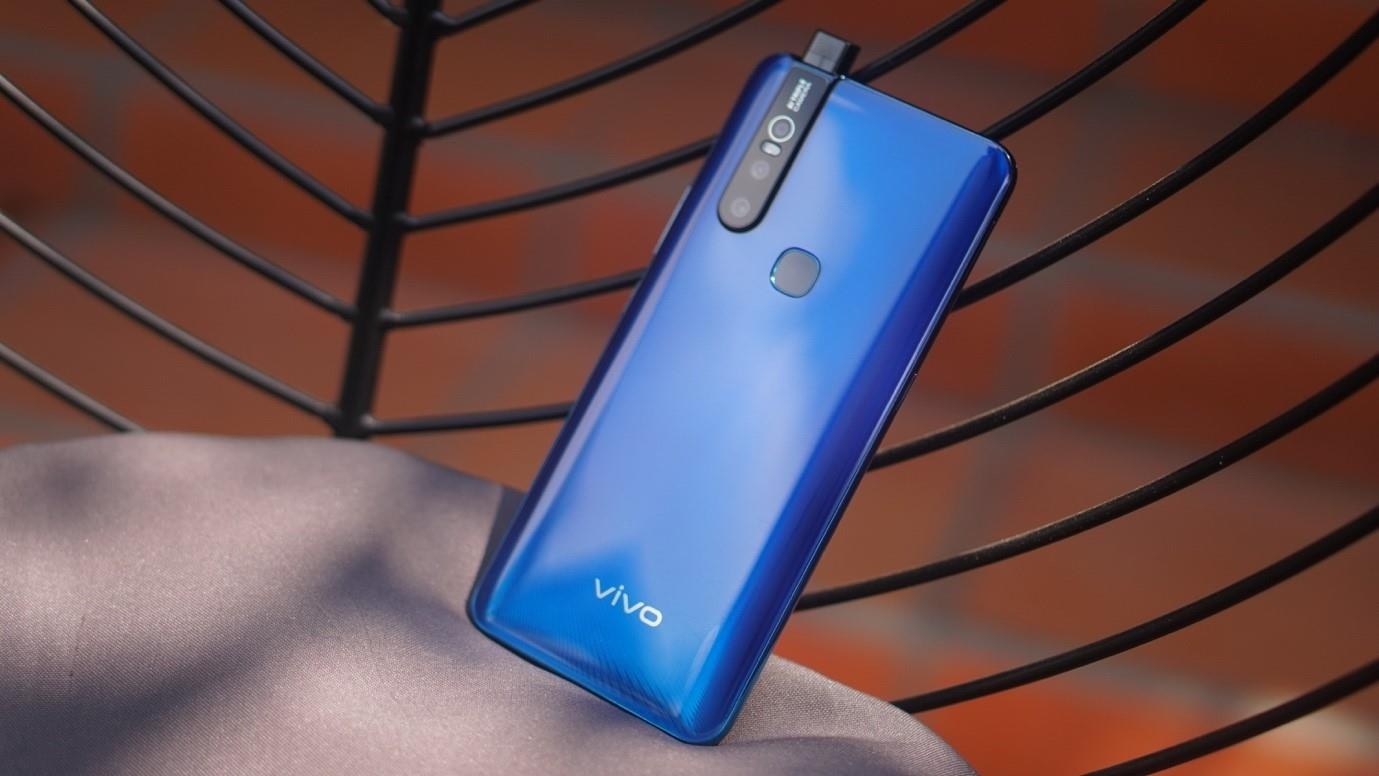 Vivo V15 - 3 camera sau, camera selfie ‘tang hinh’ 32 MP hinh anh