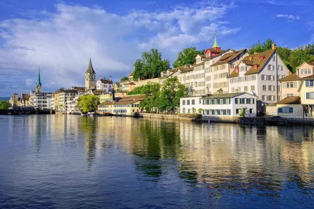 Dieu gi lam nen thuong hieu giao duc nganh dich vu khach hang Thuy Si? hinh anh