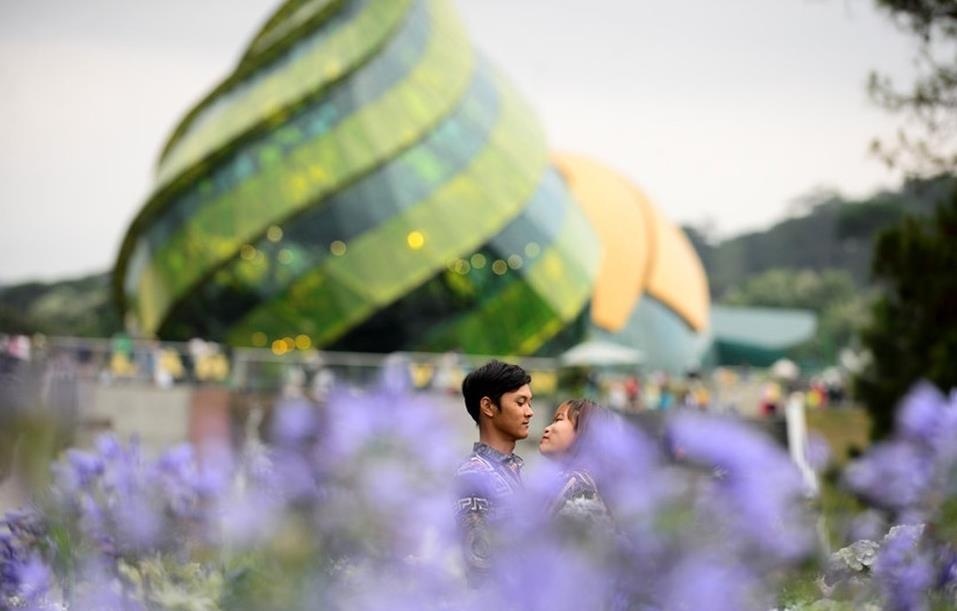 Cong dong mang thi nhau 'cao nhanh tay' gianh ve du lich Da Lat hinh anh