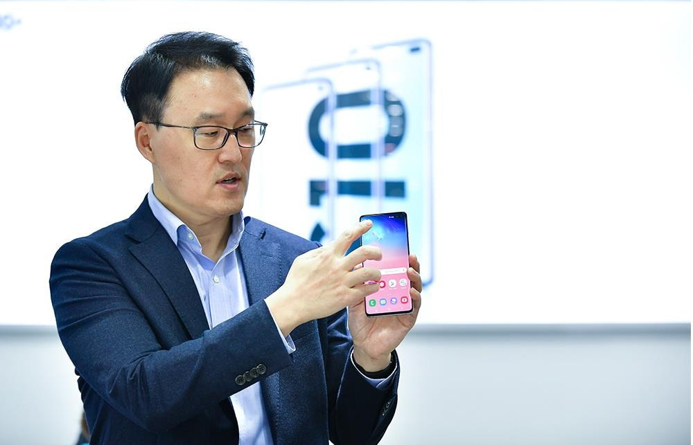 Samsung Galaxy S10 ảnh 3 Samsung Galaxy S10 anh 3