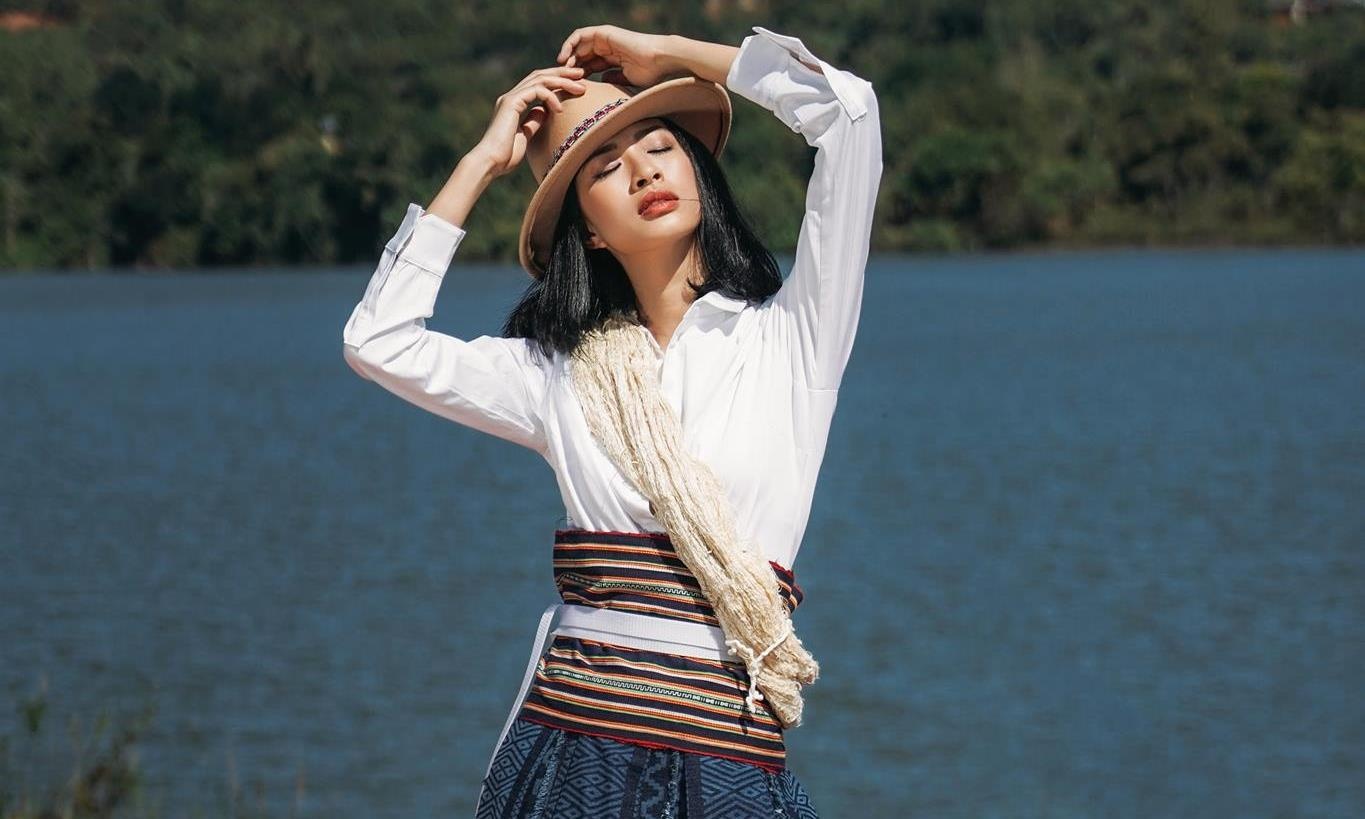 Van hoa tho cam xuat hien tai Tuan le thoi trang thu dong 2019 hinh anh