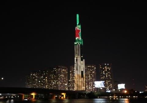 Video - Heineken Silver ra mat an tuong o Landmark 81 va Dinh Doc Lap hinh anh
