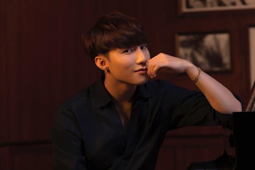 Son Tung M-TP tung bo anh ‘soai ca’ he lo du an moi? hinh anh