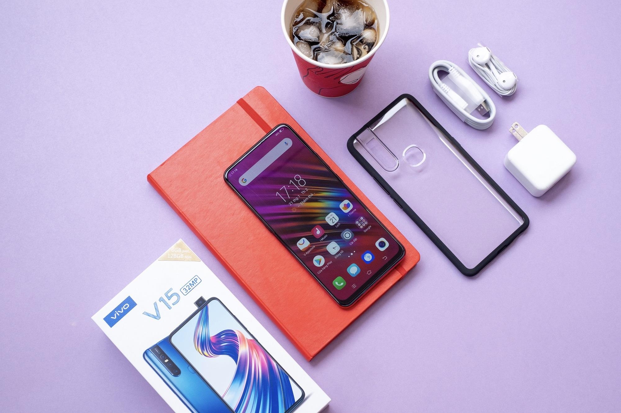 Vivo V15 'chay' 1.000 suat dau tien tai FPT Shop hinh anh