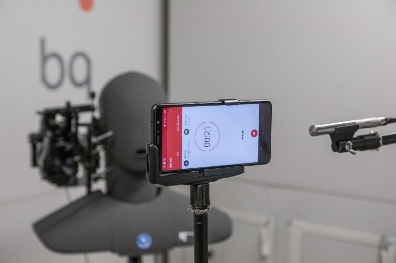 Can canh man 'tra tan' dien thoai Vsmart o Tay Ban Nha hinh anh