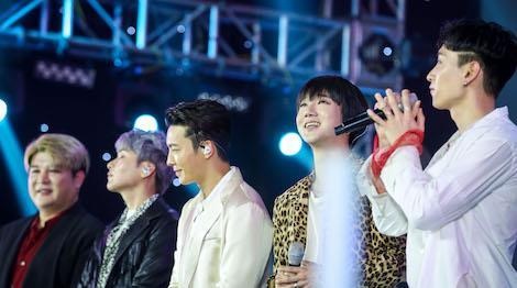 Super Junior xin loi fan, Chung Ha quyen ru trong dem nhac Viet - Han hinh anh