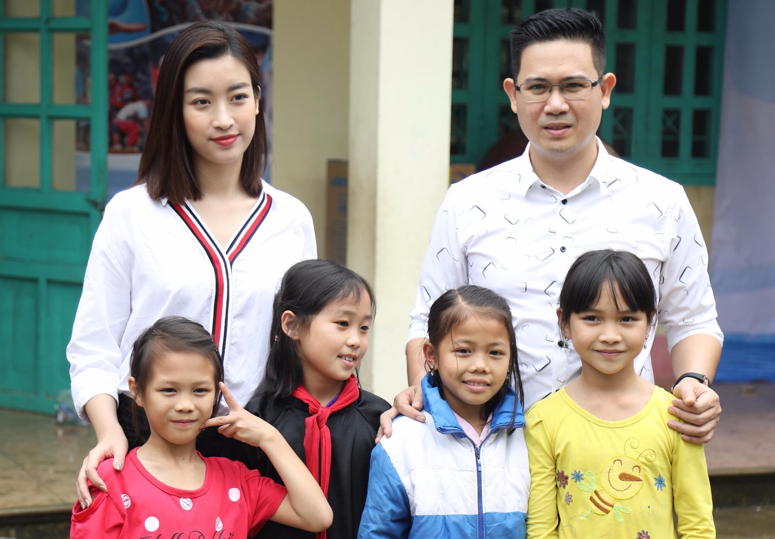 Bau Tam, HH Do My Linh gian di di tang may loc nuoc cho tre vung cao hinh anh