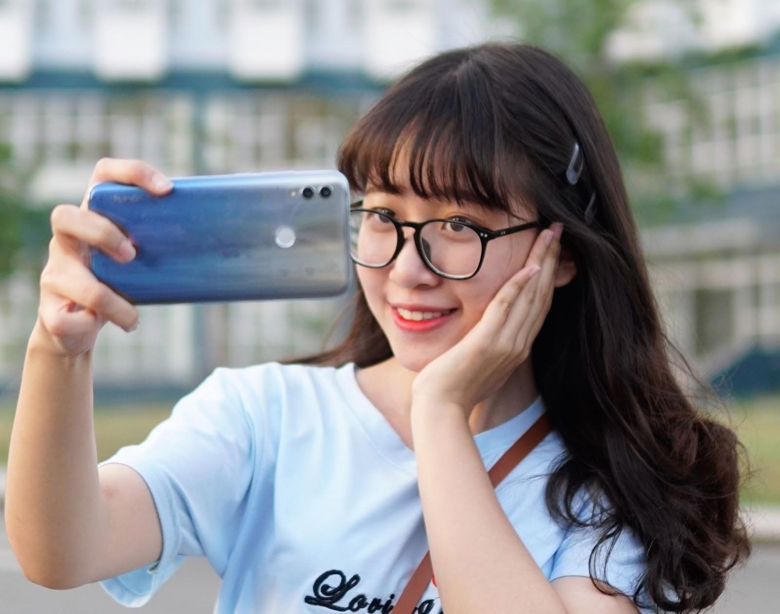 Camera selfie tren Honor 10 Lite hoat dong ra sao? hinh anh