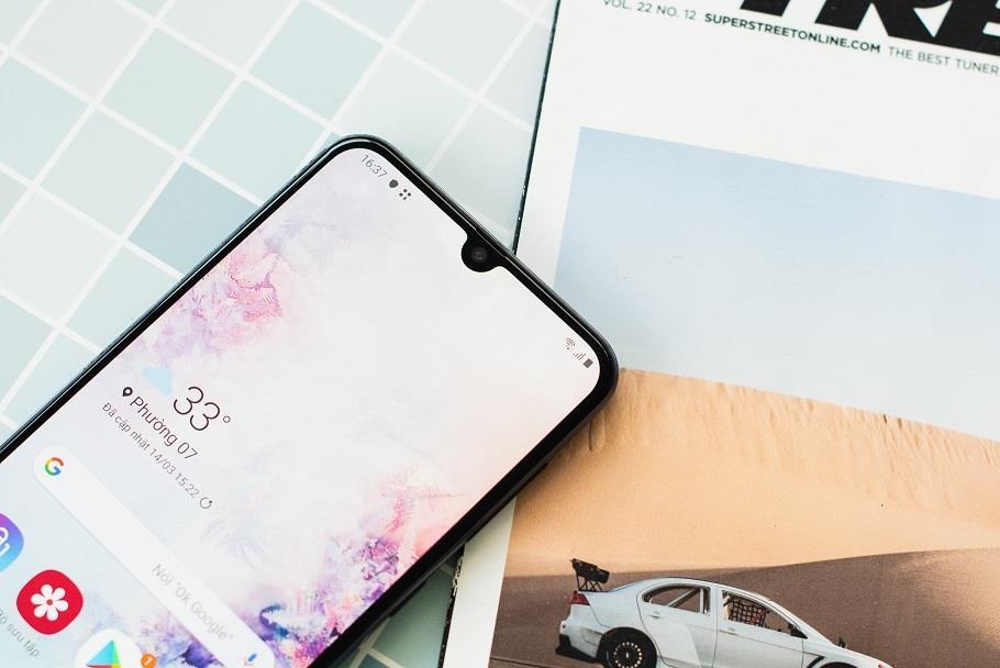 Trai nghiem nhanh Galaxy A50 - van tay tren man hinh, vien pin lon hinh anh