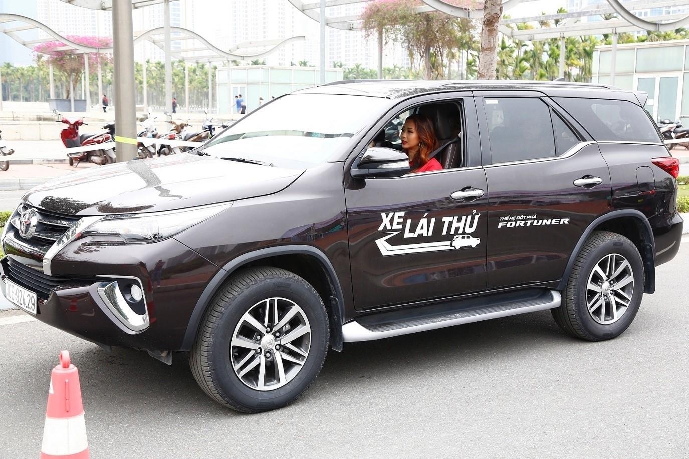 Hang nghin khach trai nghiem cac mau xe noi bat cua Toyota hinh anh