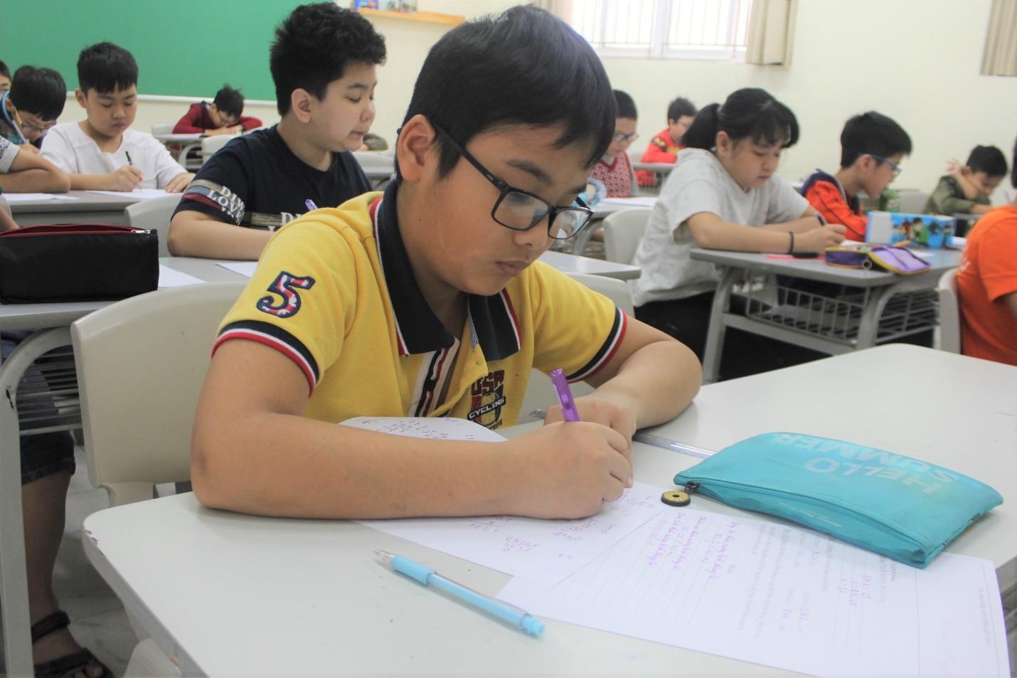 Tre duoc danh gia nang luc tri tue, the chat truoc khi nhap hoc o MIS hinh anh