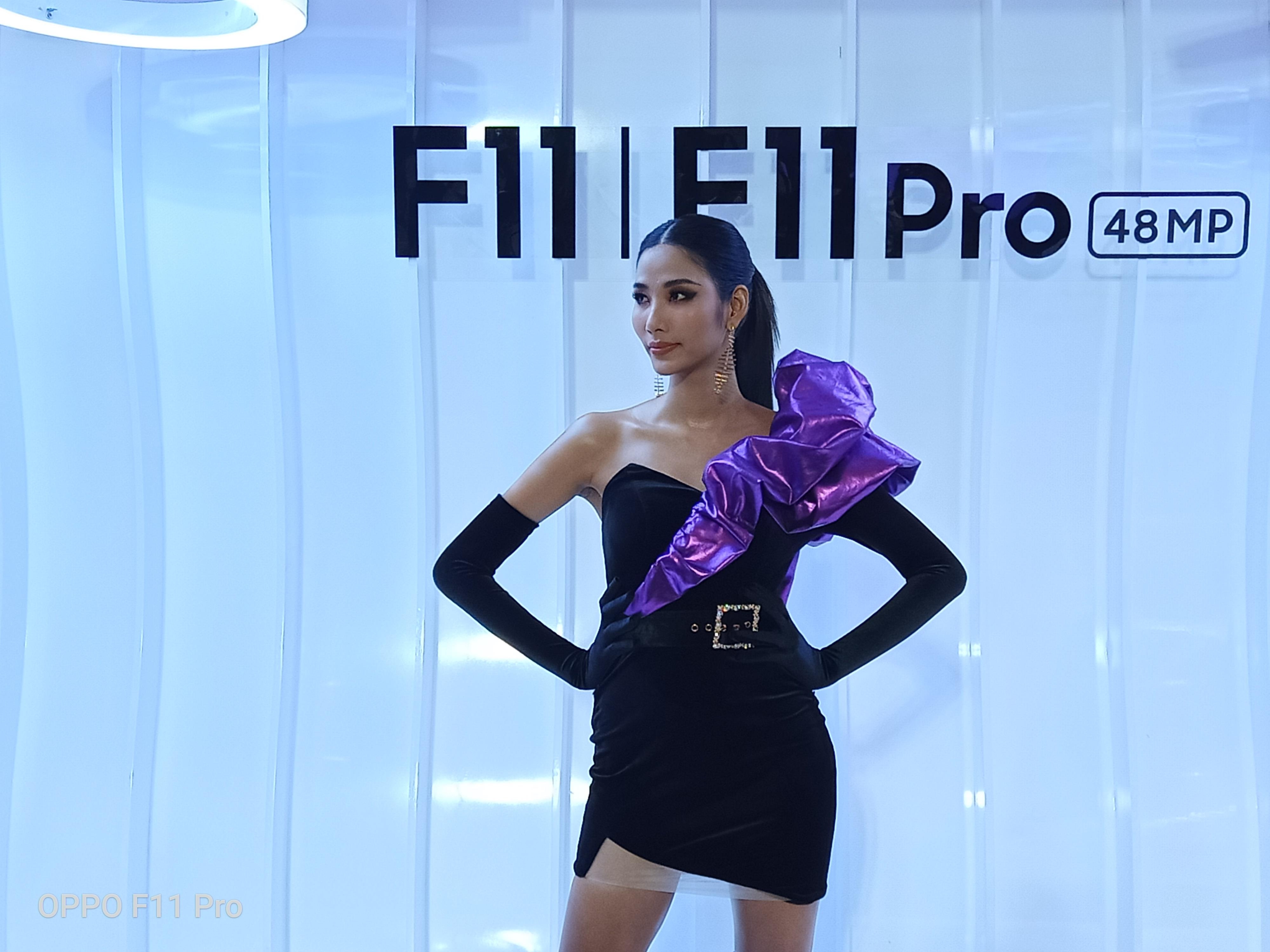 Hoang Thuy, Huong Giang do dang qua ong kinh Oppo F11 Pro hinh anh