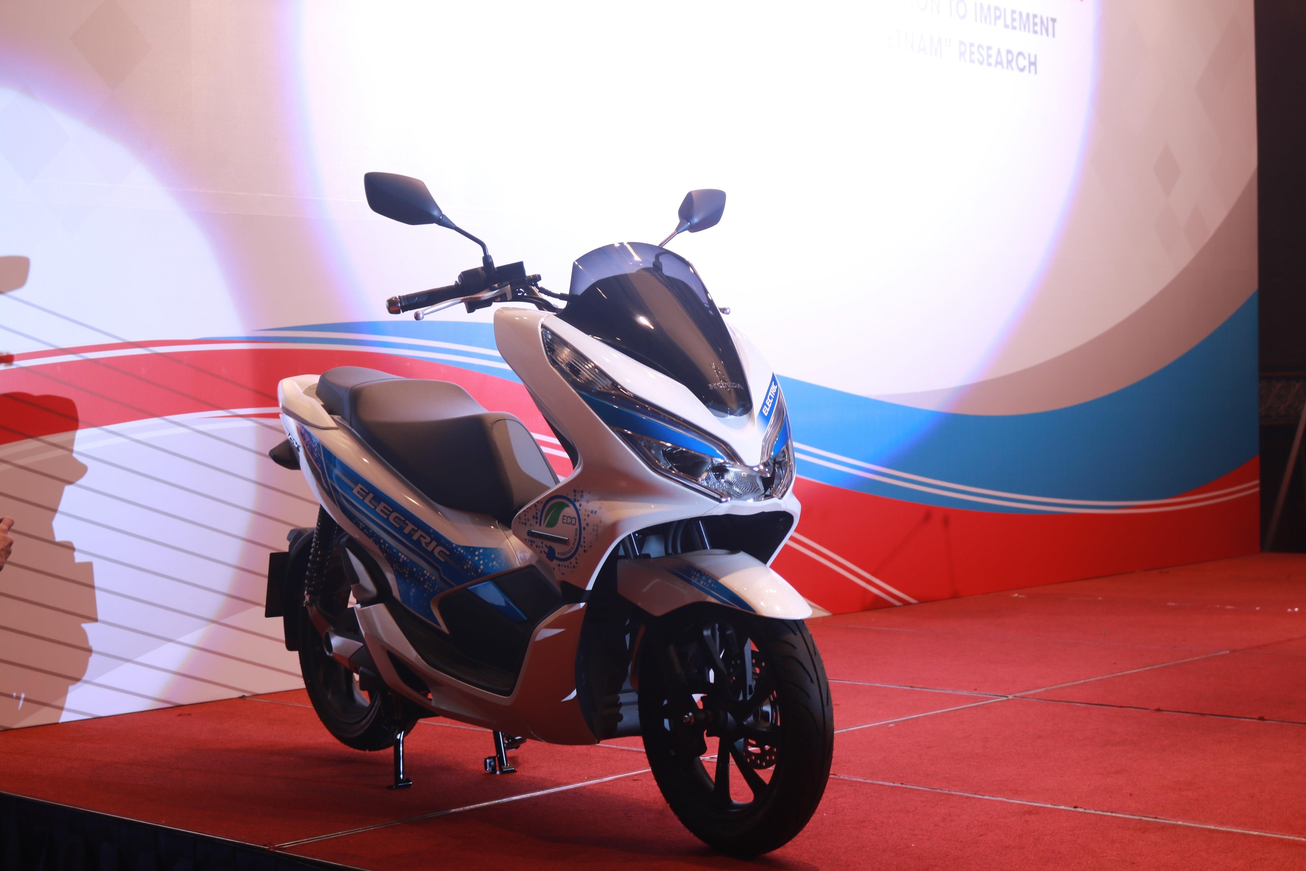 Honda hop tac nghien cuu kha nang su dung xe dien tai Viet Nam hinh anh