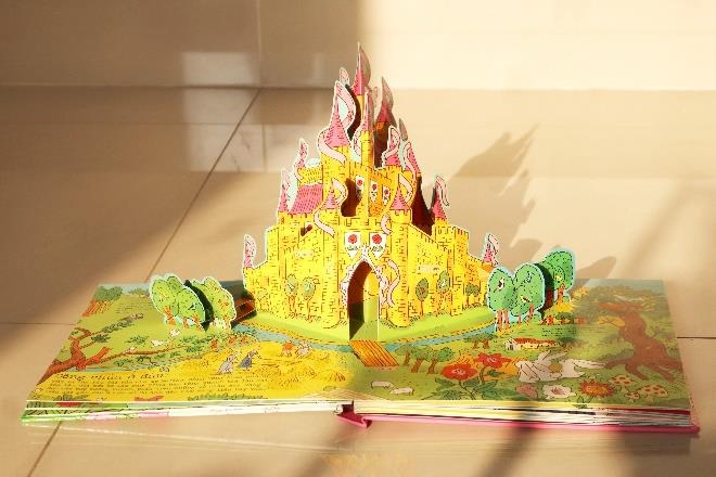 'Yeu lai con tu dau' voi dong sach tuong tac cho tre nho hinh anh