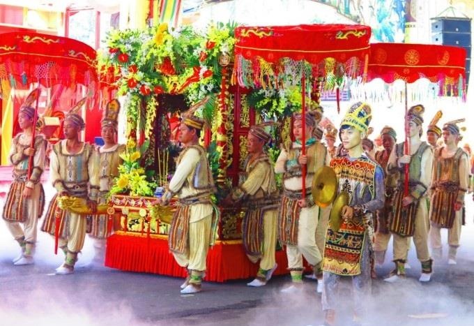 Nho ve nguon coi voi Le gio Quoc To Hung Vuong tai Suoi Tien hinh anh