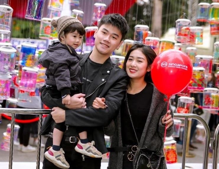 Khoanh khac an tuong cua nguoi dan Ha Noi tai le hoi Singapore hinh anh