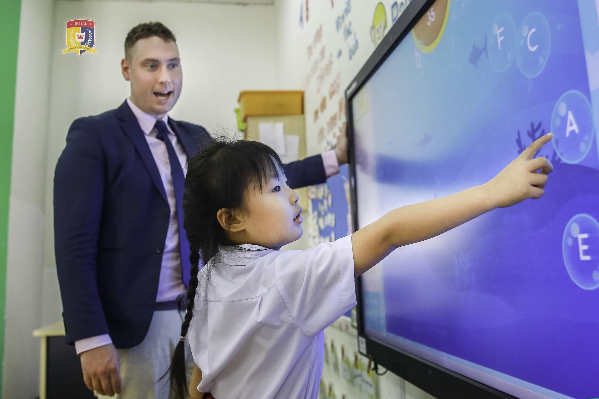 Royal School Hutech ảnh 2 Royal School Hutech anh 2