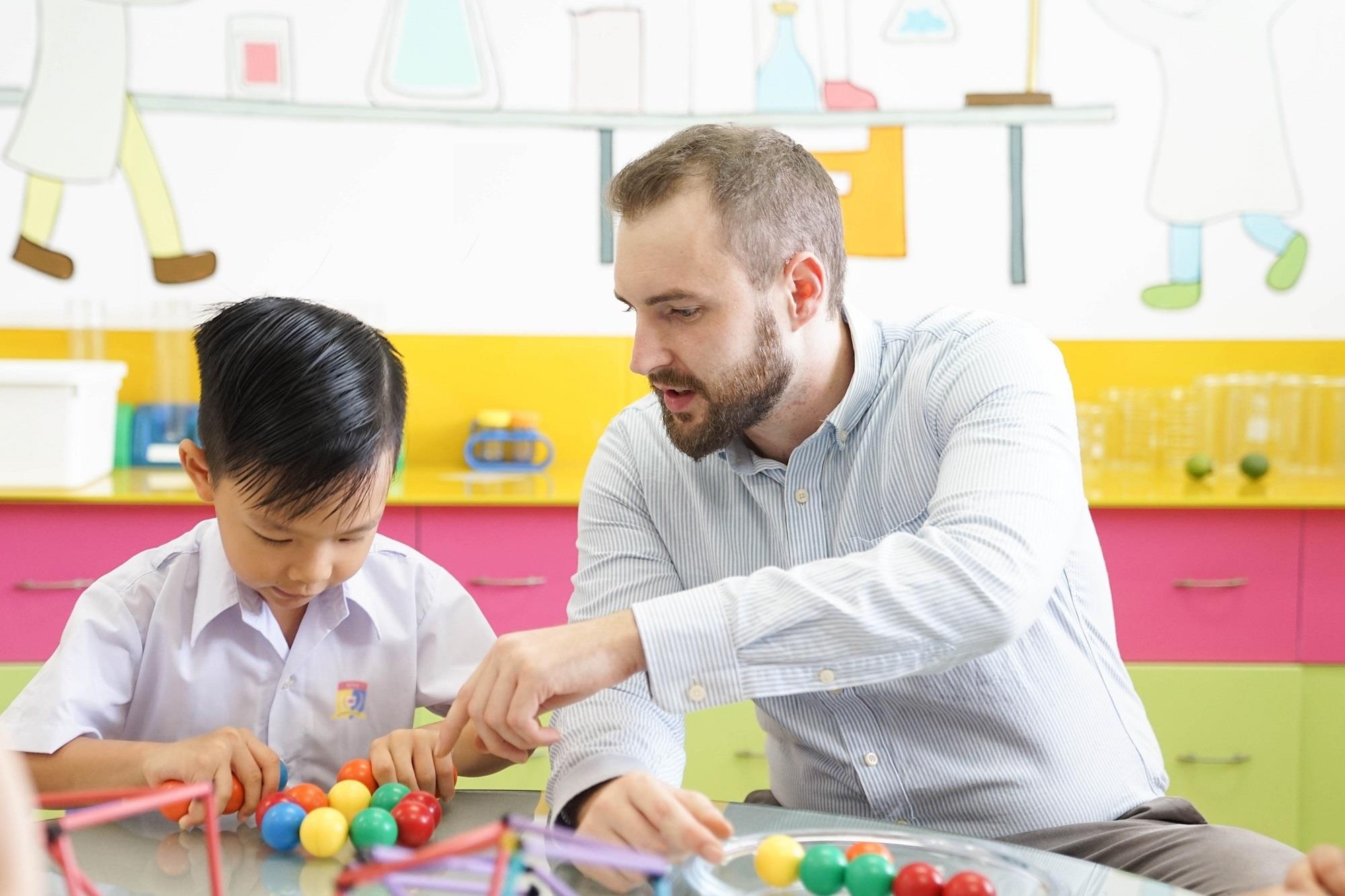 Nhung uu diem cua mo hinh giao duc lien cap quoc te hinh anh