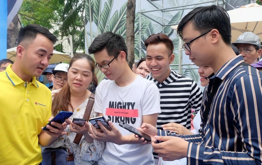 Ung dung dat tour hieu qua cho dan me xe dich hinh anh