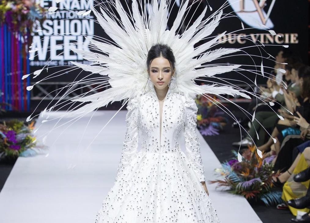 Hoa hau Phuong Nga tro thanh vedette tai Aquafina VIFW hinh anh