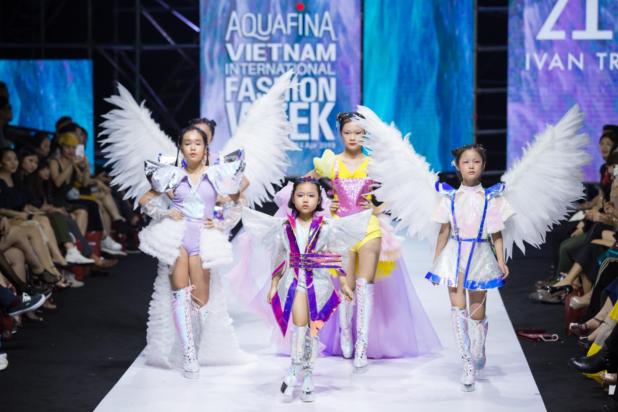 Ivan Tran ‘tre tho hoa’ san dien Aquafina VIFW mua thu 9 hinh anh