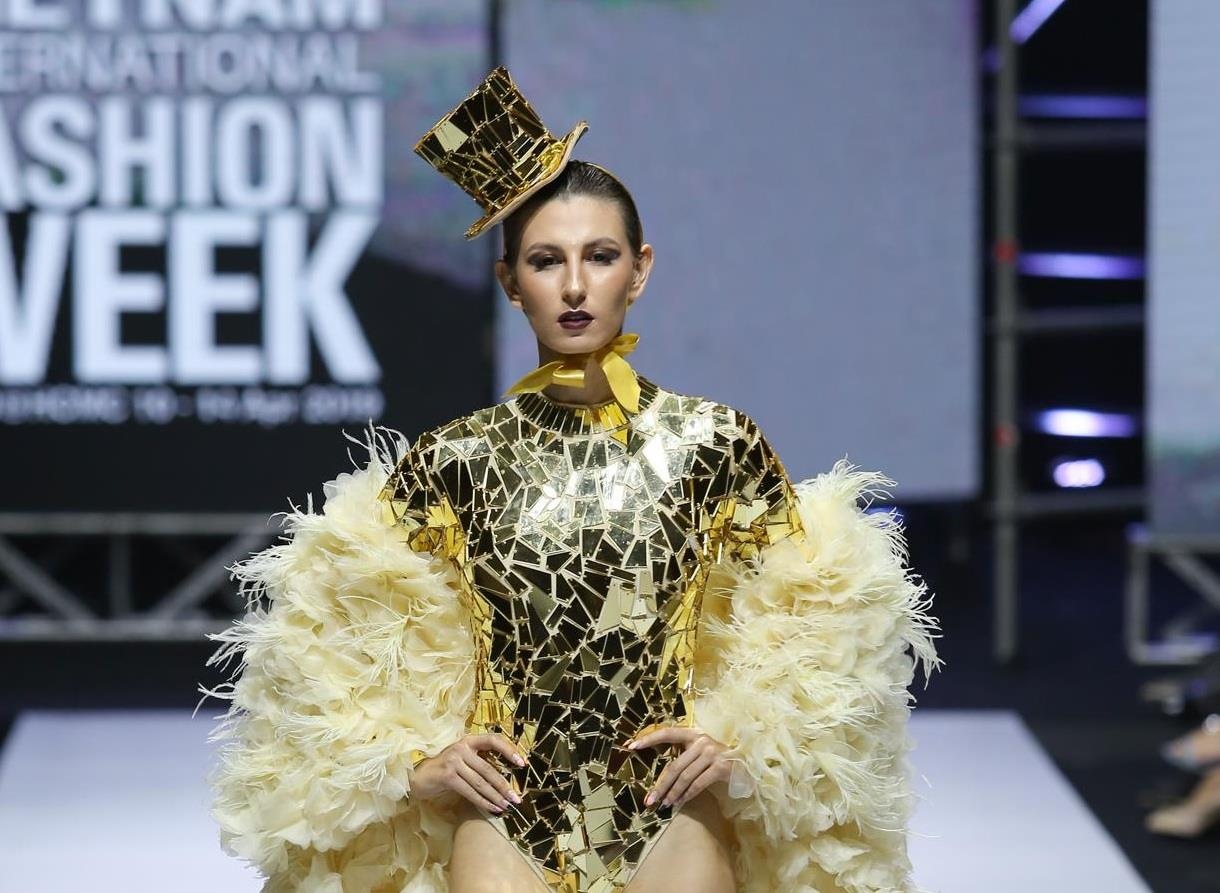 Quai kiet va di biet, cac NTK quoc te mang gi den Aquafina VIFW? hinh anh