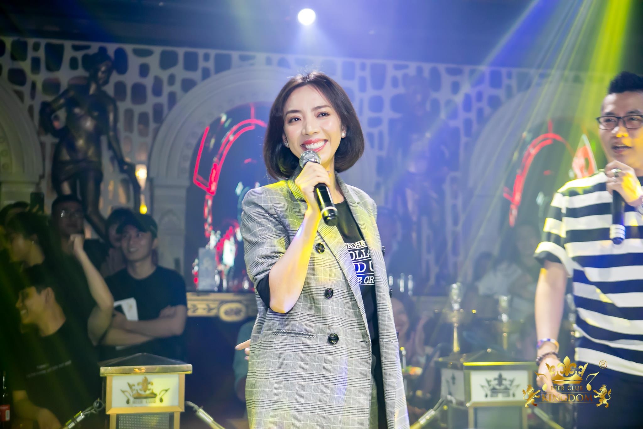 Thu Trang cung khan gia an mung 'Chi Muoi Ba' thang lon ve doanh thu hinh anh