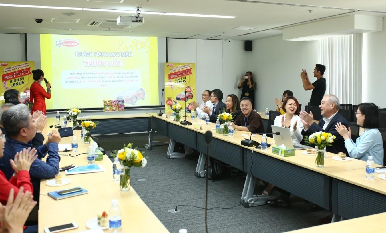 Tết ăn Hảo Hảo, rinh xe Lexus ảnh 1 Tet an Hao Hao, rinh xe Lexus anh 1