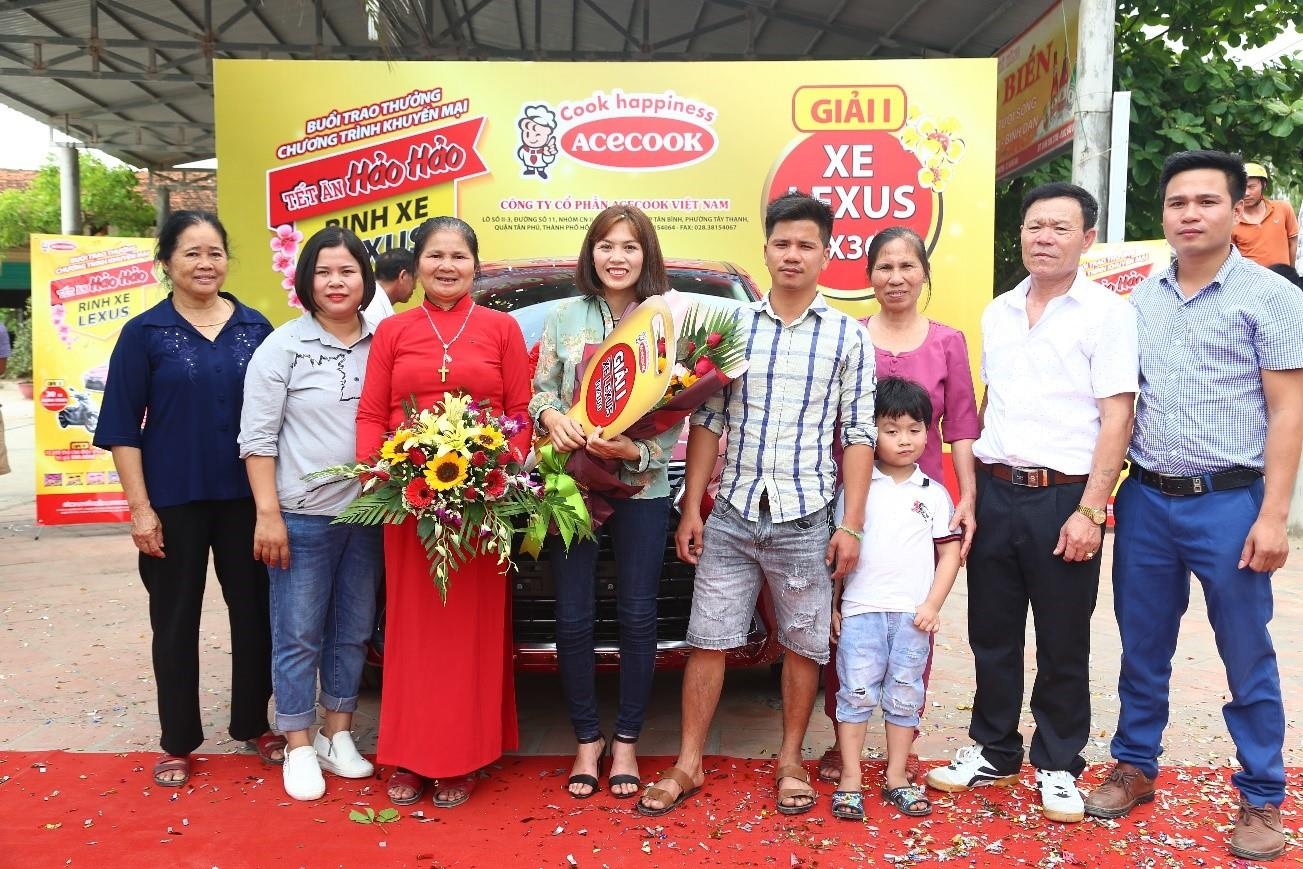 Tết ăn Hảo Hảo, rinh xe Lexus ảnh 2 Tet an Hao Hao, rinh xe Lexus anh 2