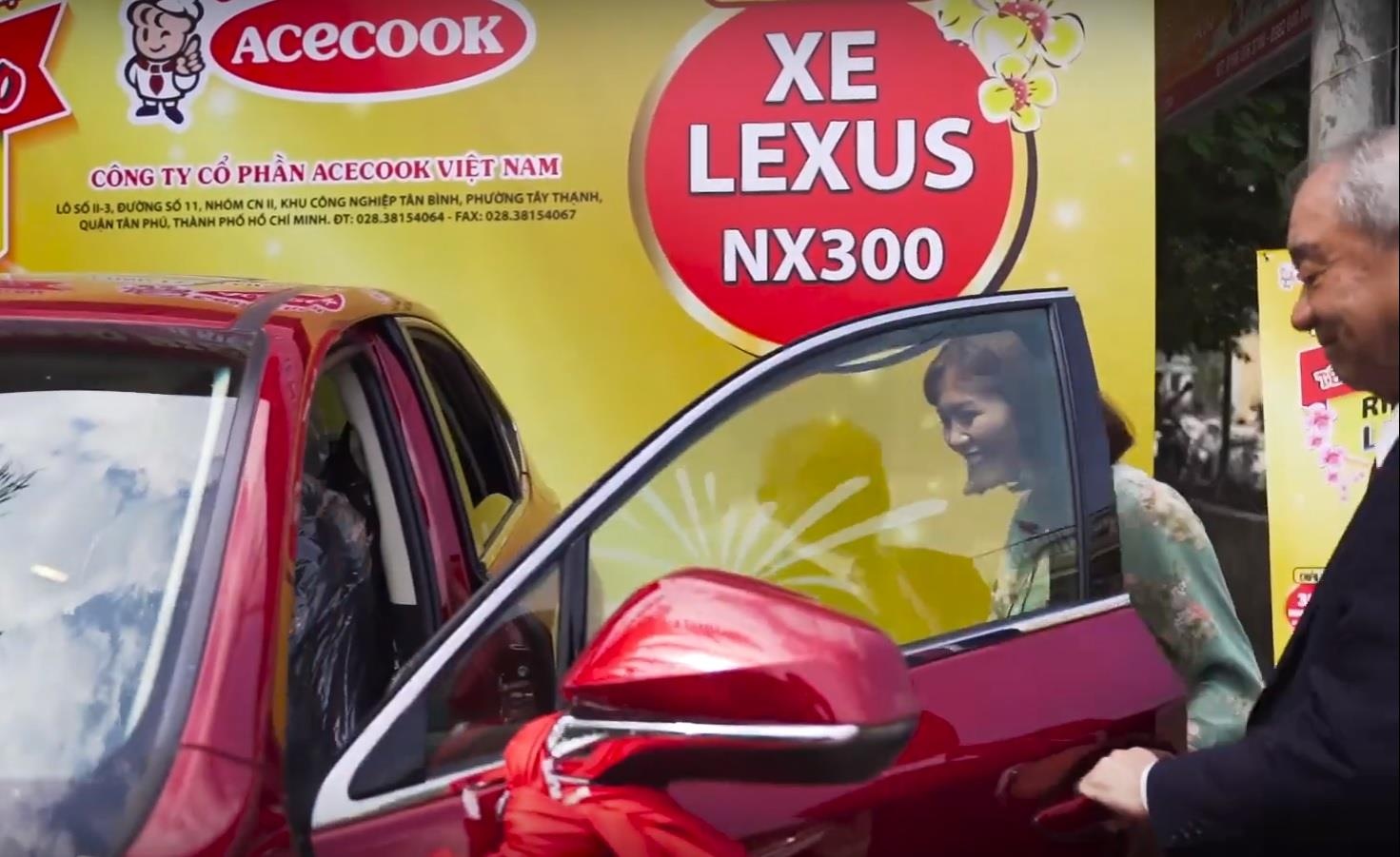 Video - Khach hang cuoi cung rinh xe Lexus tu Hao Hao hinh anh