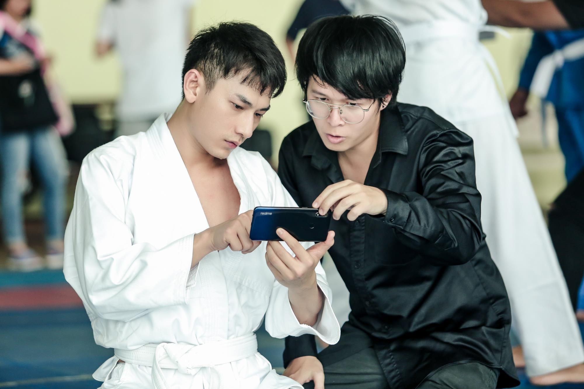 Isaac tap judo chuan bi cho vai dien moi hinh anh