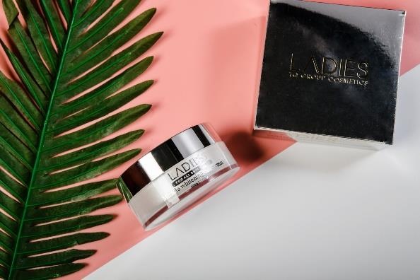 Kem duong cap nuoc Ladies - giai phap cho lan da kho hinh anh