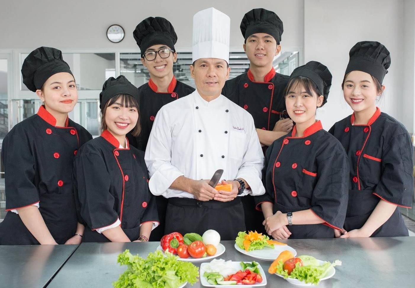 Cao dang Dai Viet cam ket viec lam cho sinh vien sau tot nghiep hinh anh